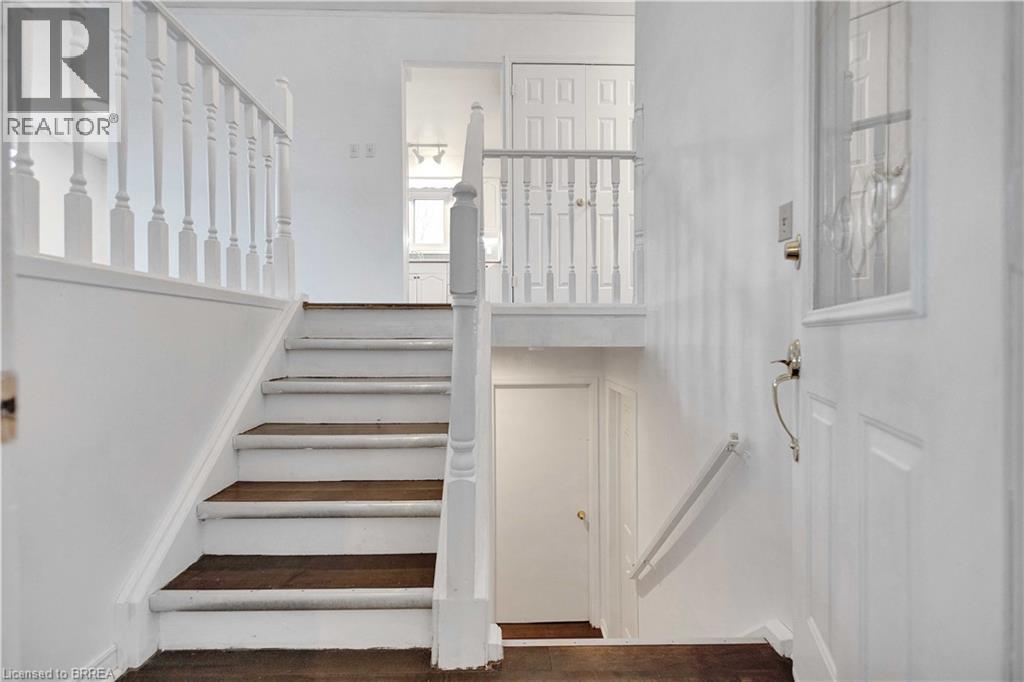 26 OCTOBER Place, Brantford, Ontario, N3R7B4 — Photo 4