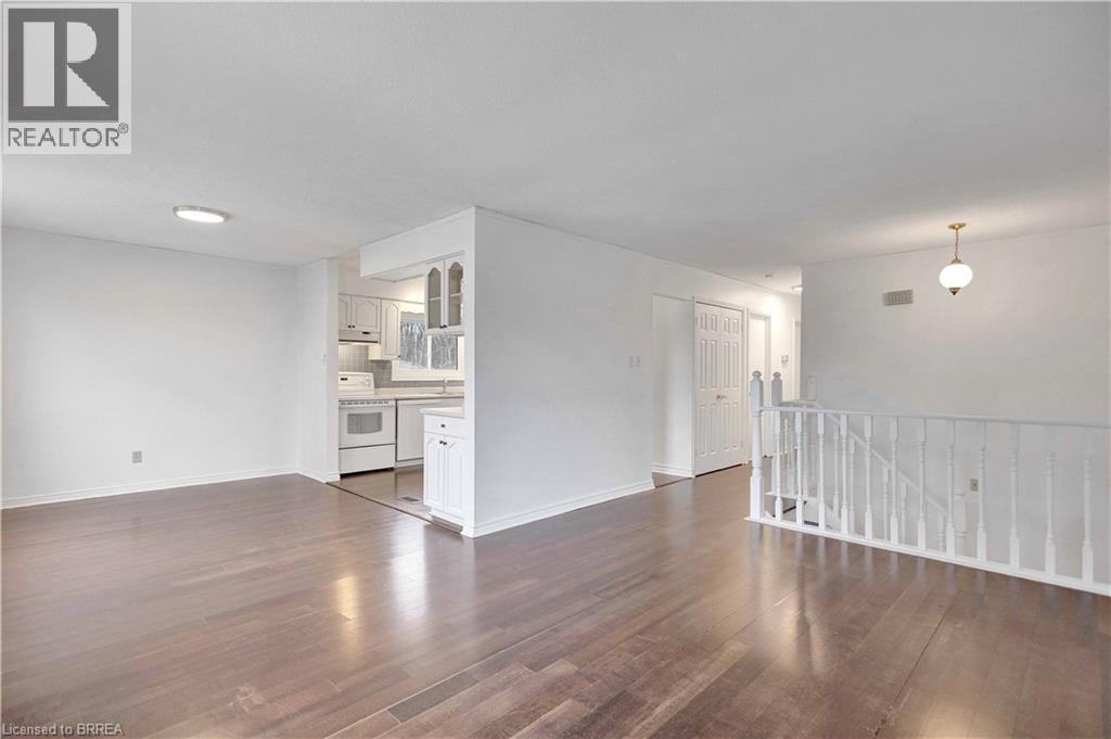 26 OCTOBER Place, Brantford, Ontario, N3R7B4 — Photo 5