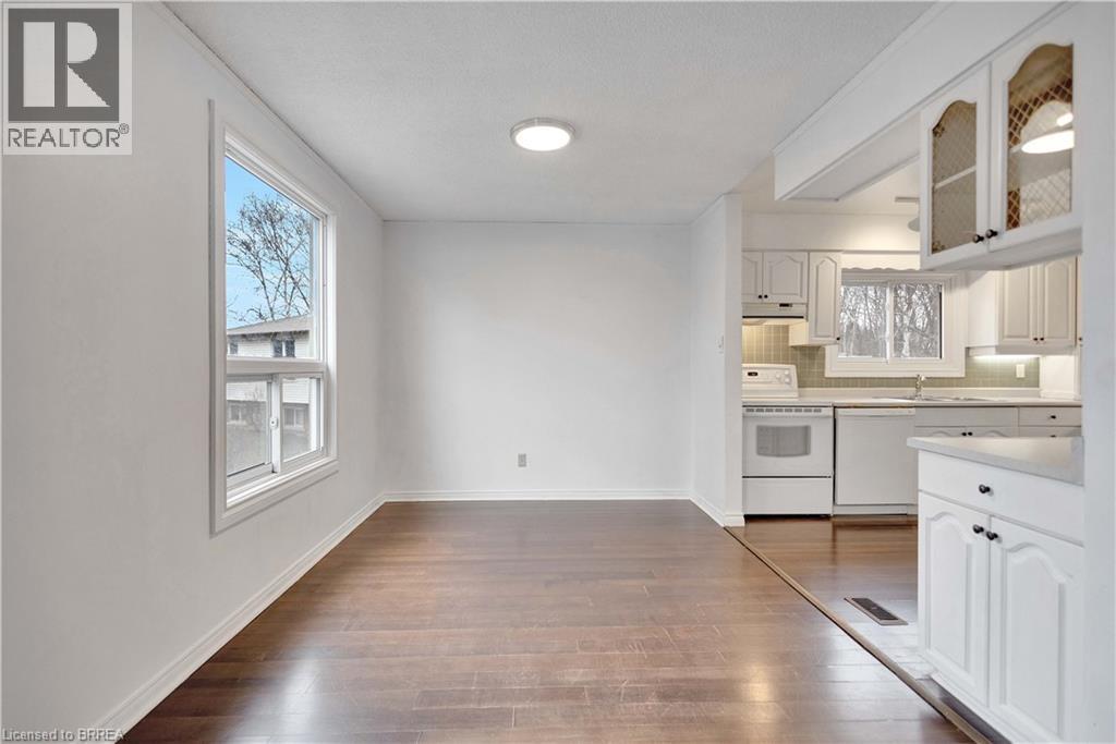 26 OCTOBER Place, Brantford, Ontario, N3R7B4 — Photo 6