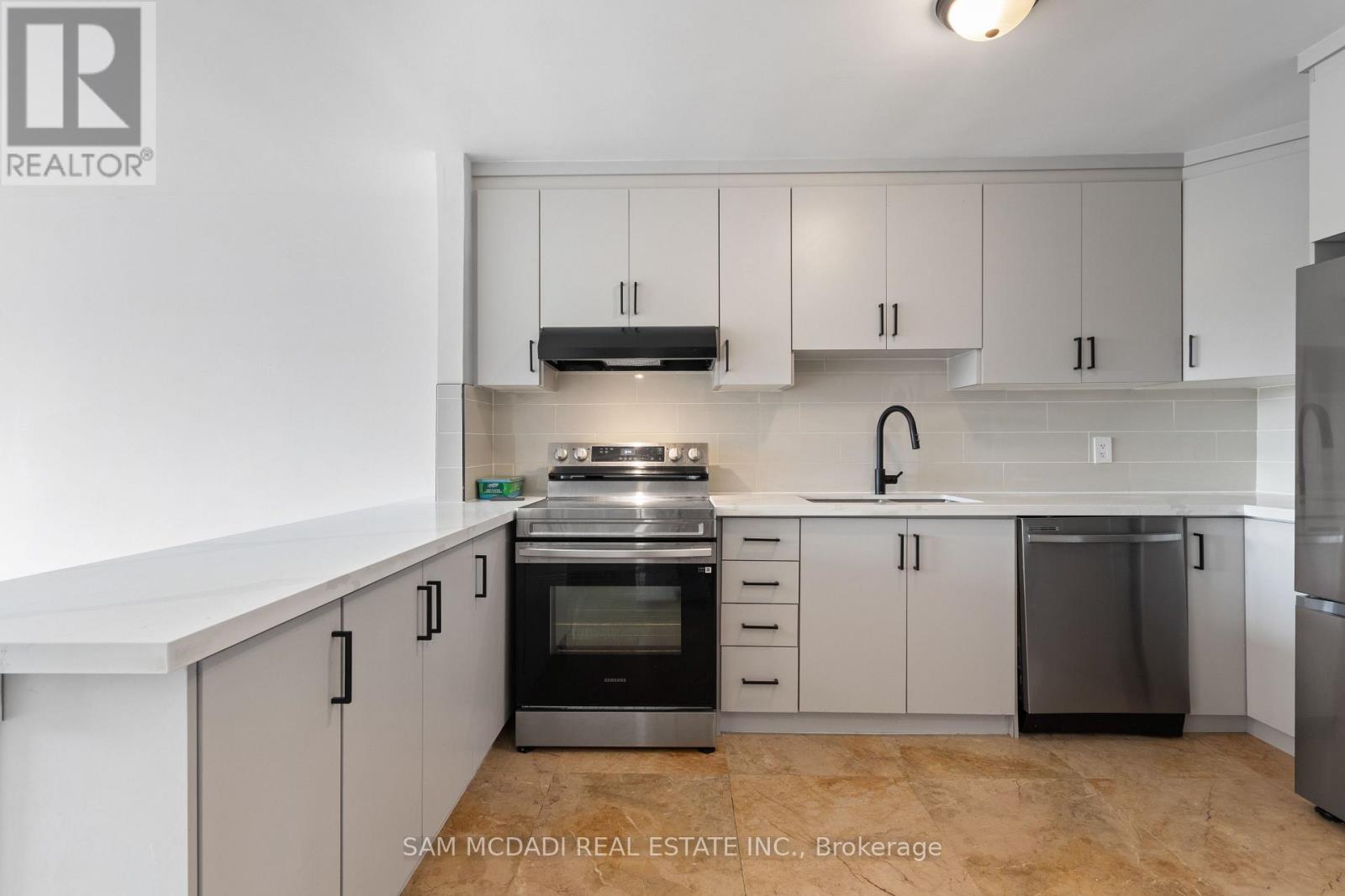 1018 BURNHAMTHORPE ROAD E, Mississauga (Applewood), Ontario, L4Y2X6 — Photo 11