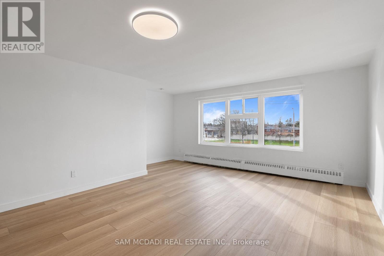 1018 BURNHAMTHORPE ROAD E, Mississauga (Applewood), Ontario, L4Y2X6 — Photo 2