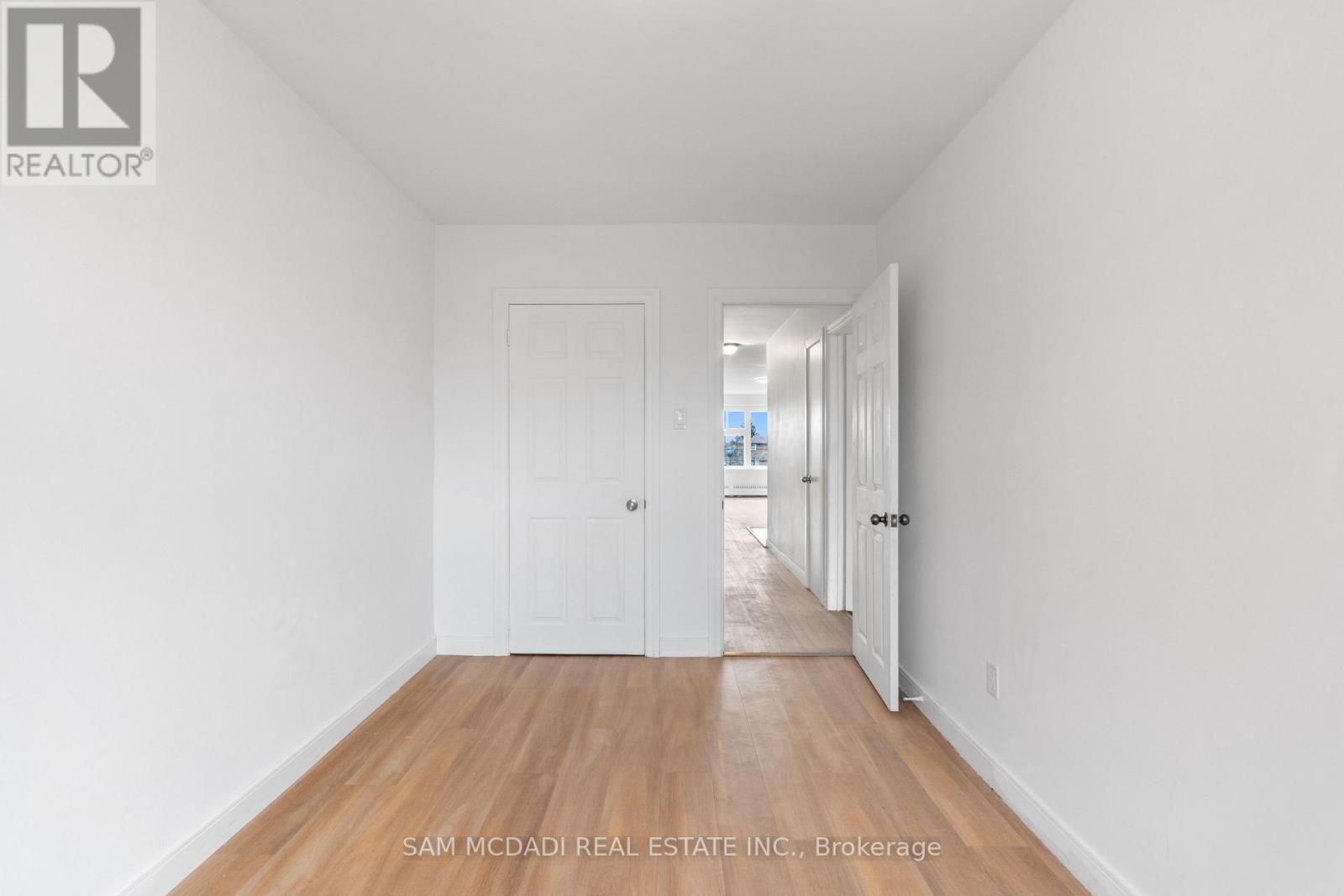 1018 BURNHAMTHORPE ROAD E, Mississauga (Applewood), Ontario, L4Y2X6 — Photo 4