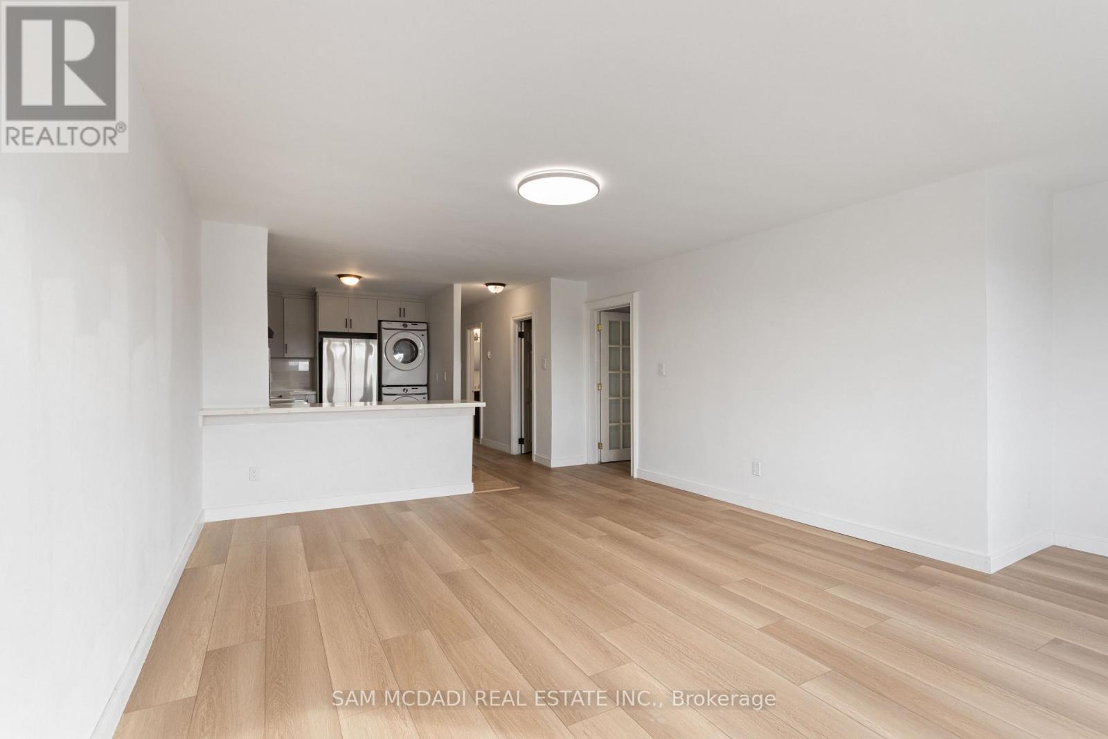 1018 BURNHAMTHORPE ROAD E, Mississauga (Applewood), Ontario, L4Y2X6 — Photo 8