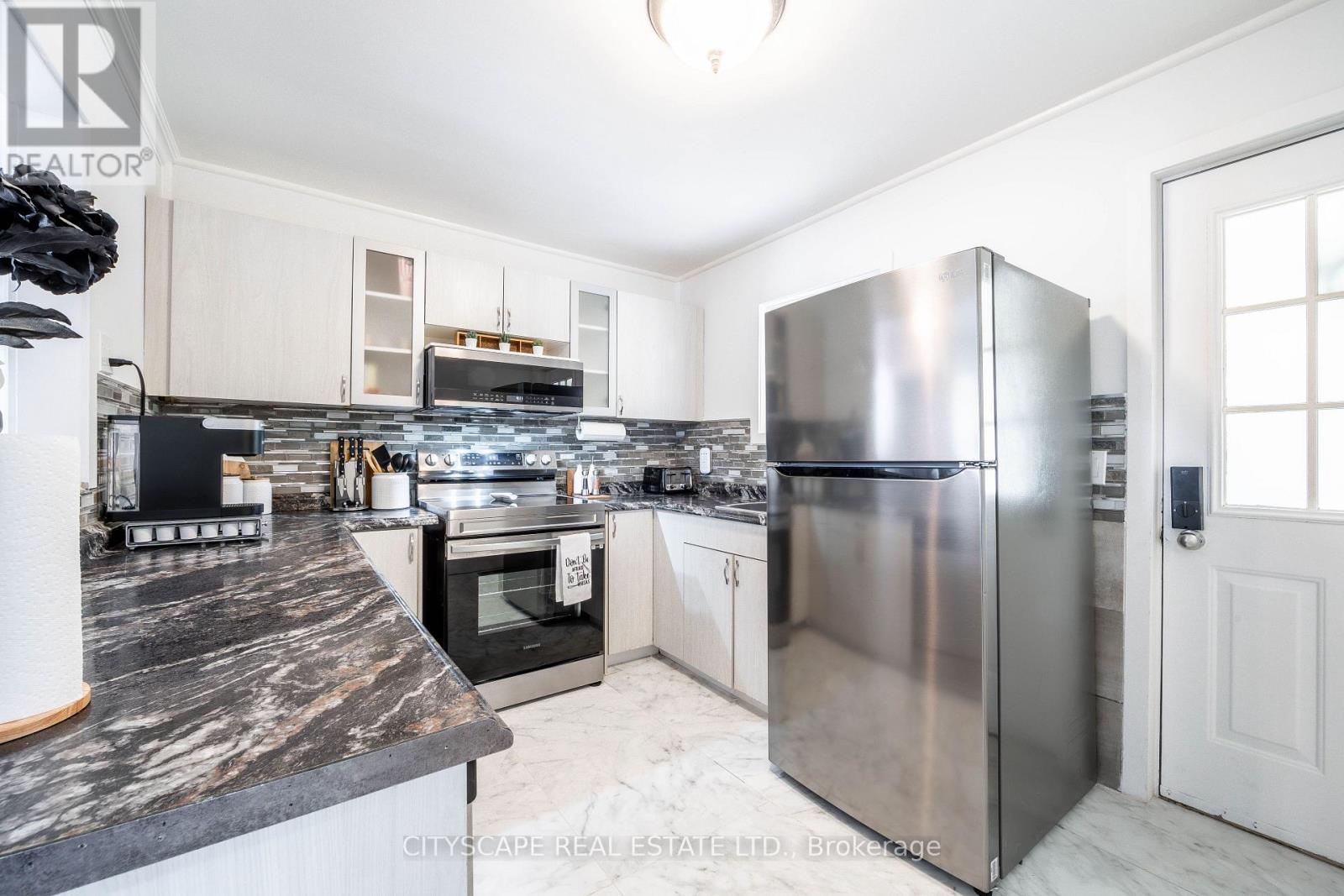 5073 KITCHENER STREET, Niagara Falls (Clifton Hill), Ontario, L2G1B1 — Photo 13