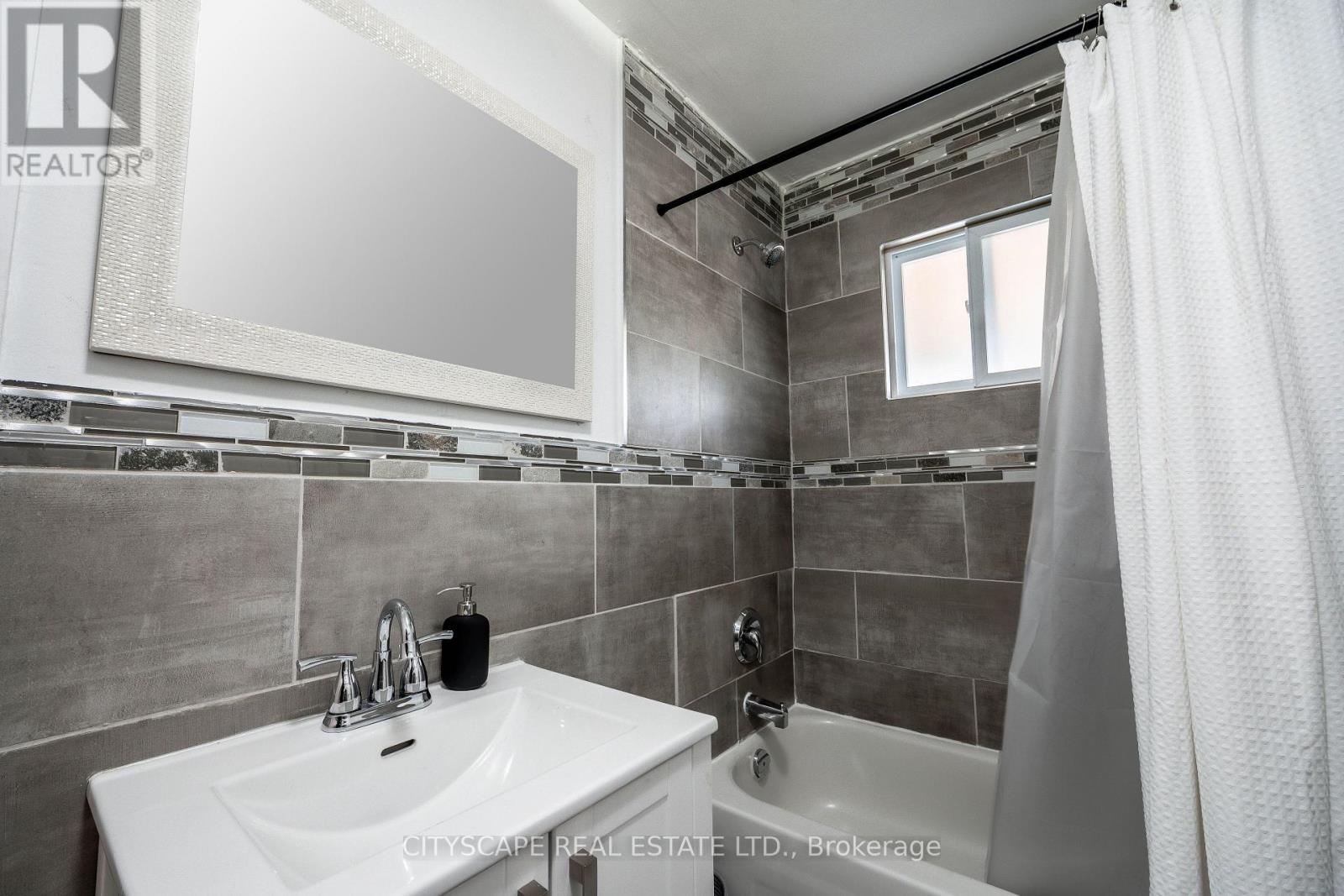 5073 KITCHENER STREET, Niagara Falls (Clifton Hill), Ontario, L2G1B1 — Photo 18