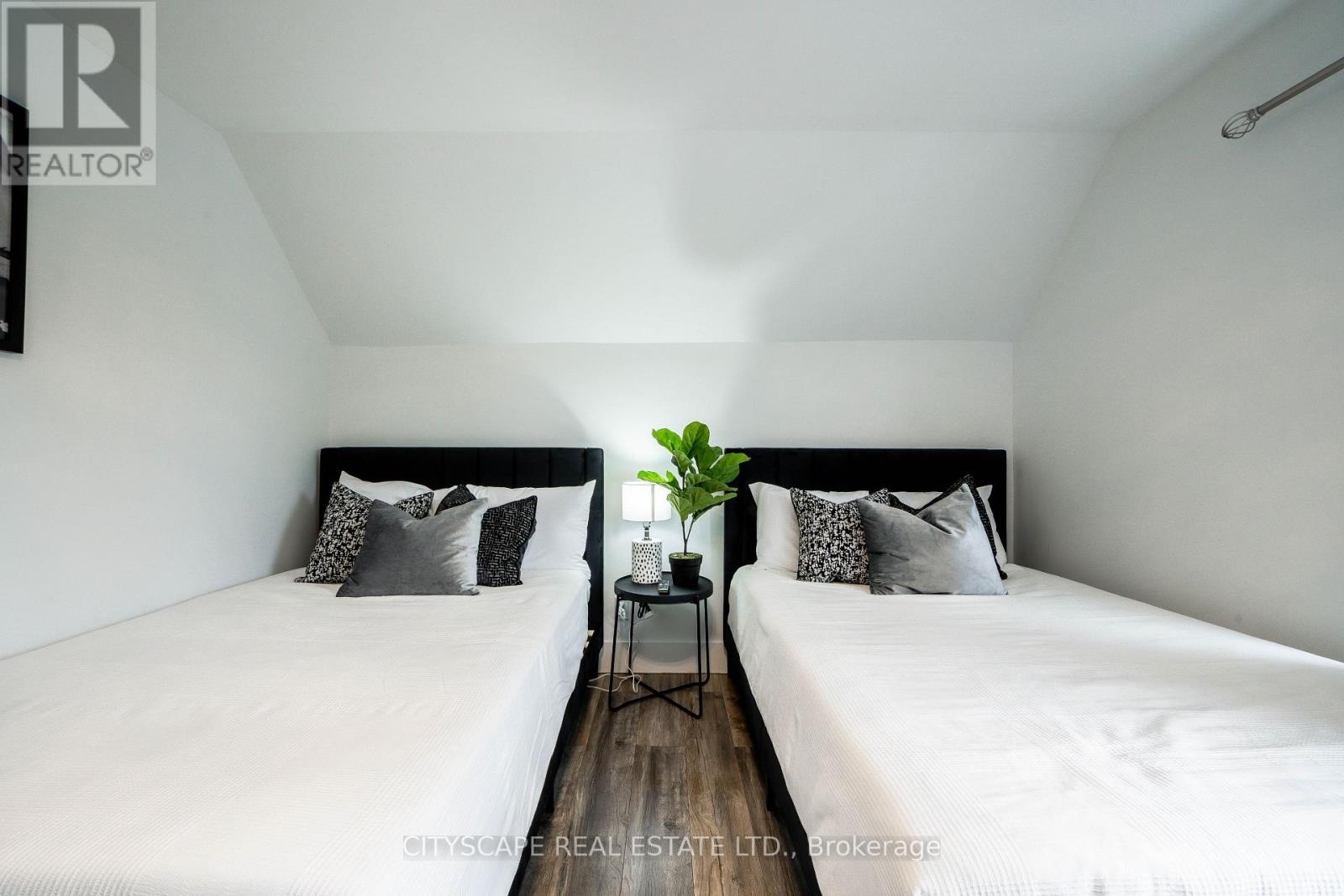 5073 KITCHENER STREET, Niagara Falls (Clifton Hill), Ontario, L2G1B1 — Photo 20