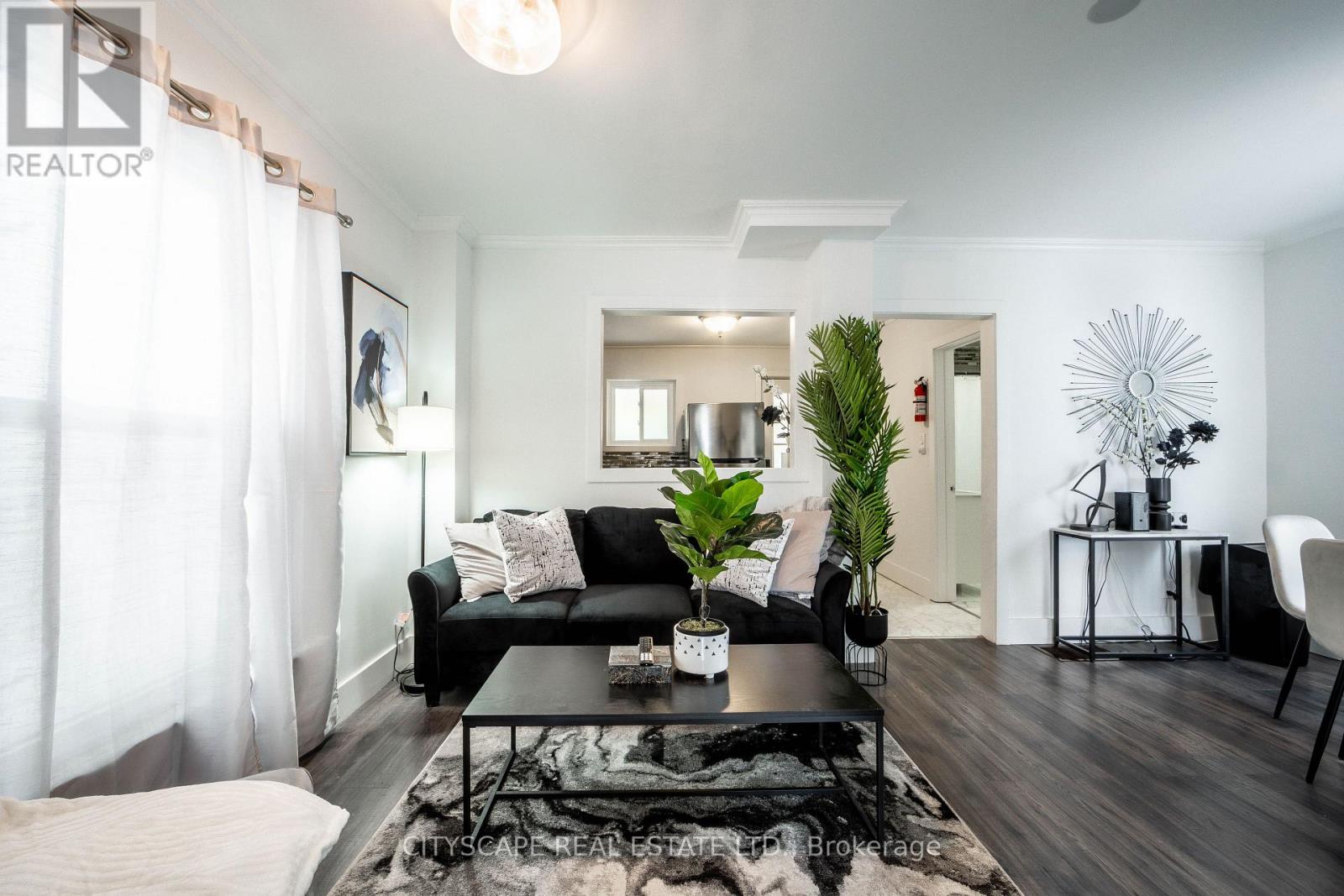 5073 KITCHENER STREET, Niagara Falls (Clifton Hill), Ontario, L2G1B1 — Photo 4