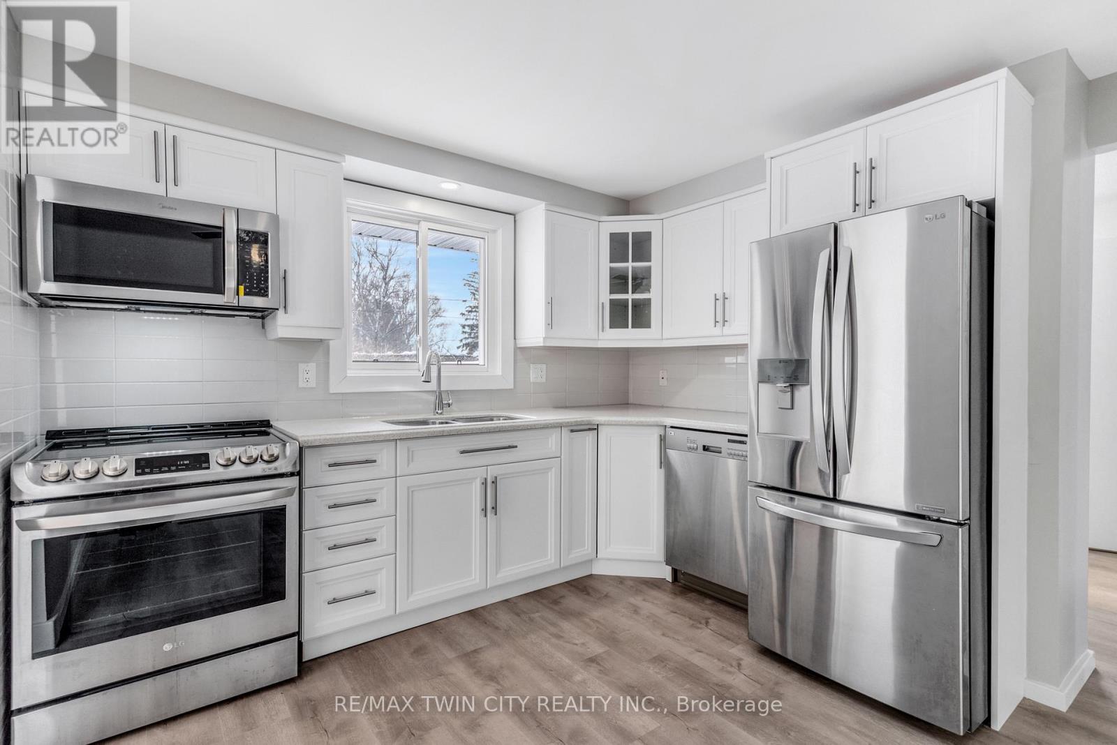 111 MANOR DRIVE, Kitchener, Ontario, N2A2T9 — Photo 17