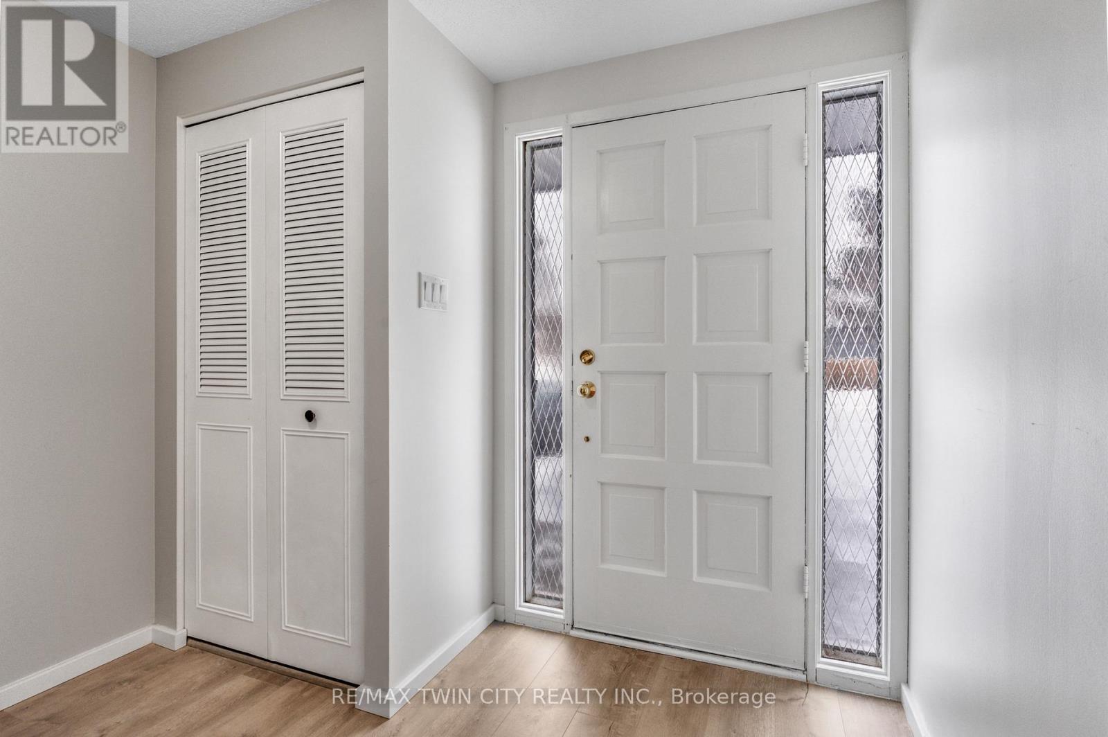 111 MANOR DRIVE, Kitchener, Ontario, N2A2T9 — Photo 2