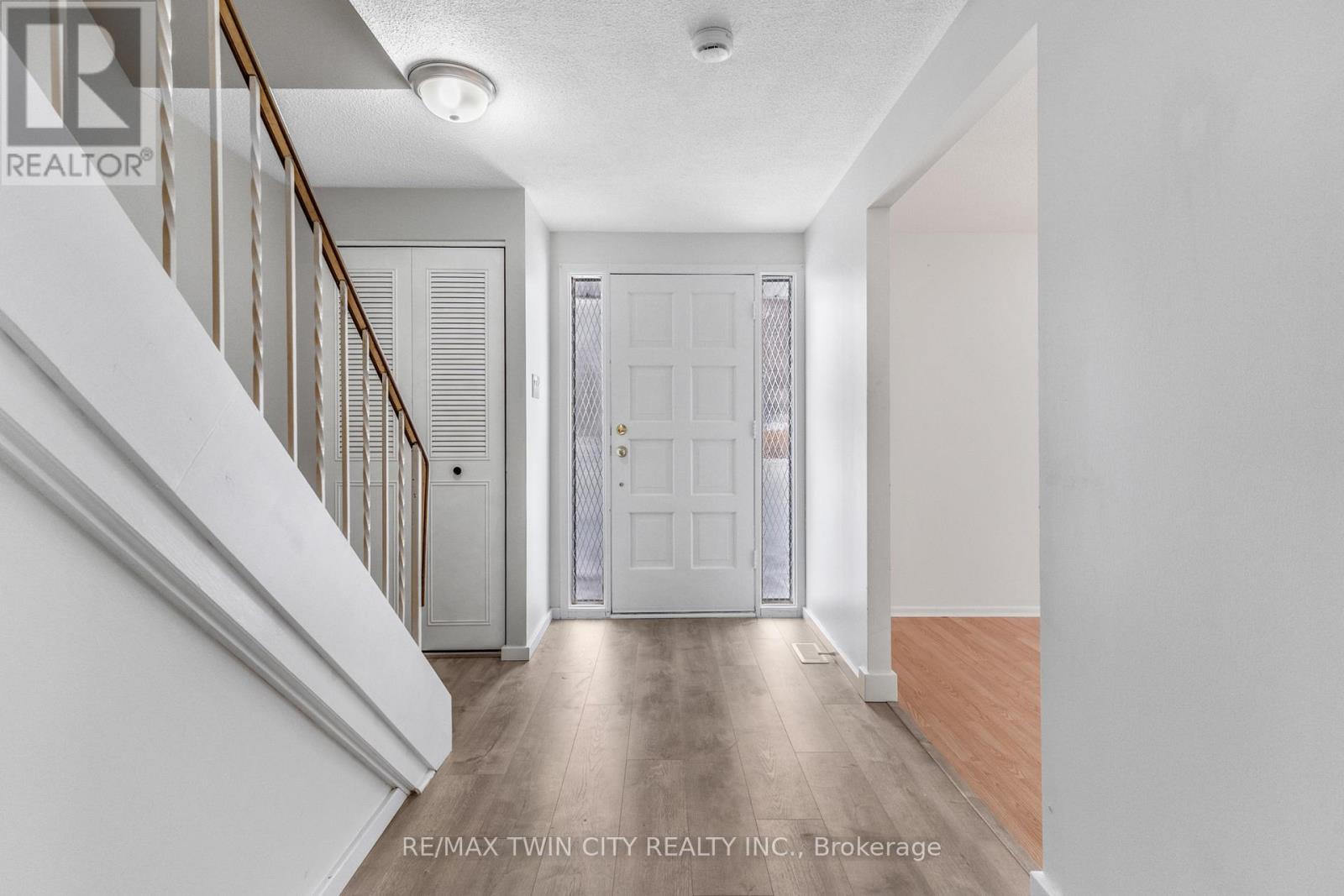 111 MANOR DRIVE, Kitchener, Ontario, N2A2T9 — Photo 3