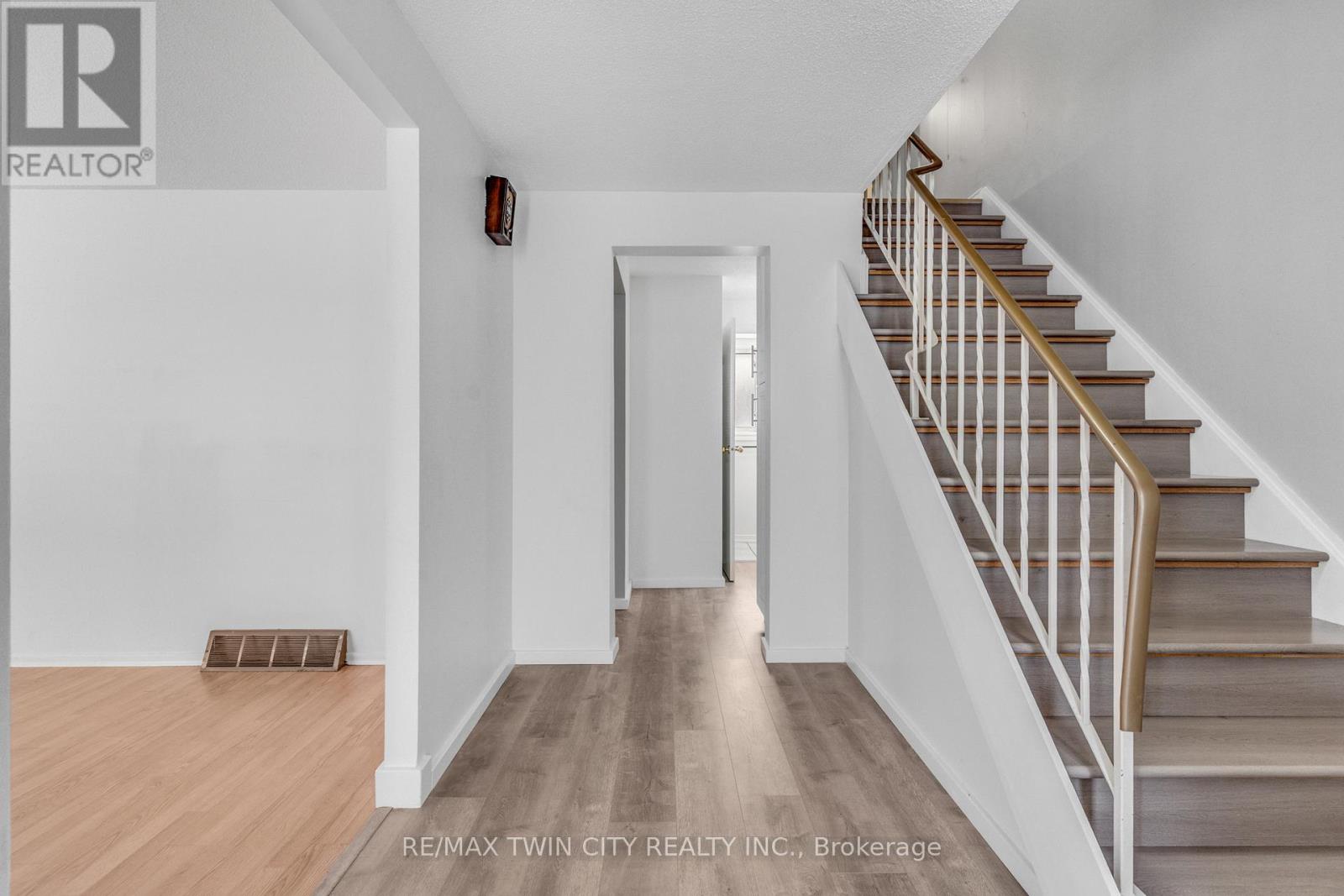 111 MANOR DRIVE, Kitchener, Ontario, N2A2T9 — Photo 5