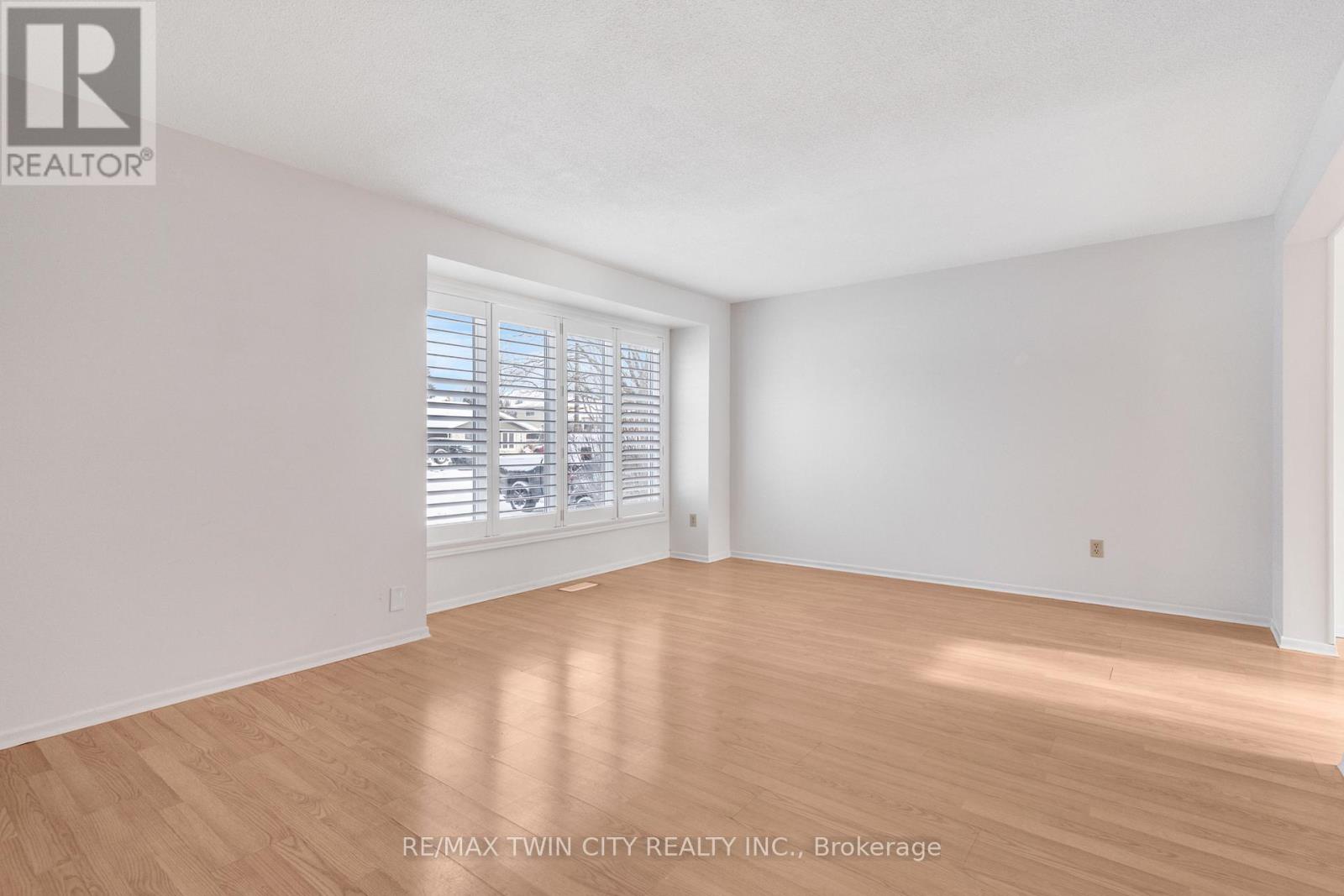 111 MANOR DRIVE, Kitchener, Ontario, N2A2T9 — Photo 8