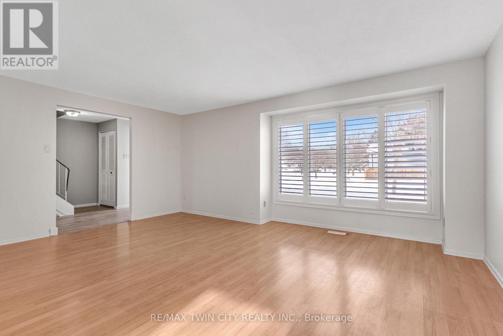 111 MANOR DRIVE, Kitchener, Ontario, N2A2T9 — Photo 9