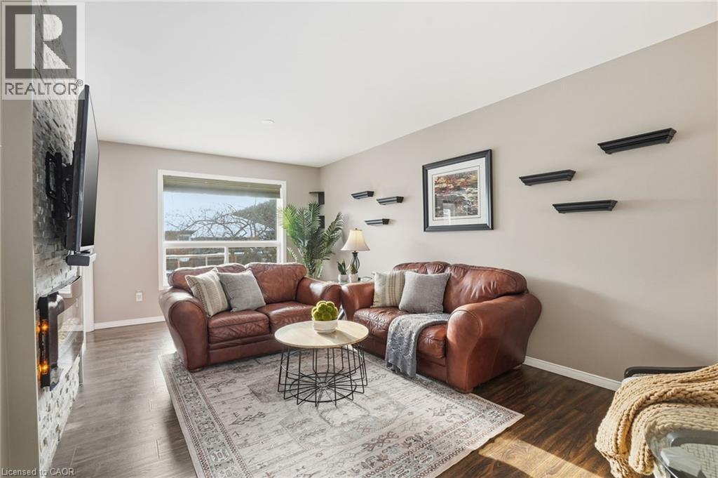 73 RILEY Street, Waterdown, Ontario, L8B0P9 — Photo 4