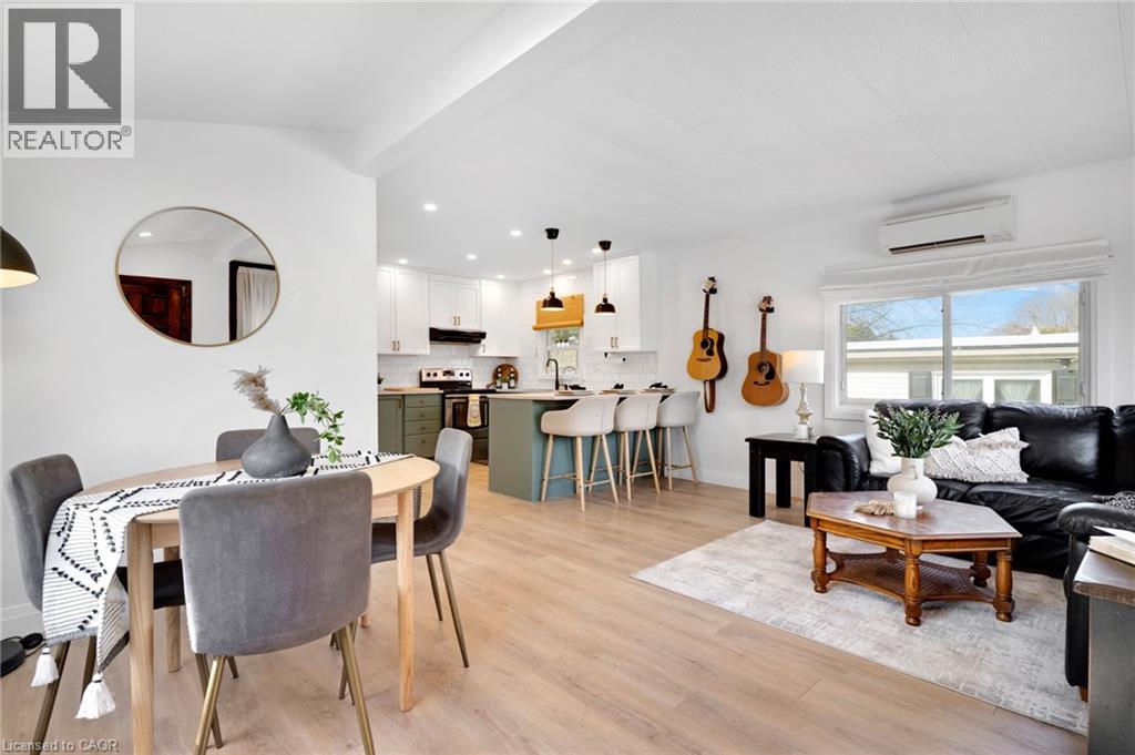 28 MACPHERSON Crescent, Flamborough, Ontario, N0B2J0 — Photo 3