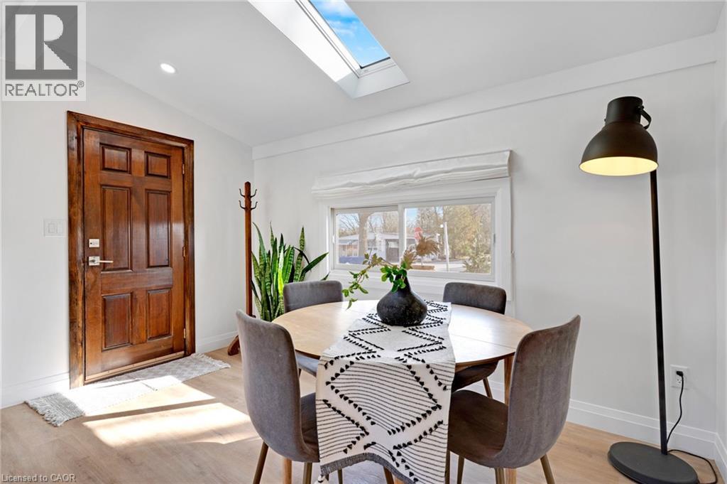 28 MACPHERSON Crescent, Flamborough, Ontario, N0B2J0 — Photo 5