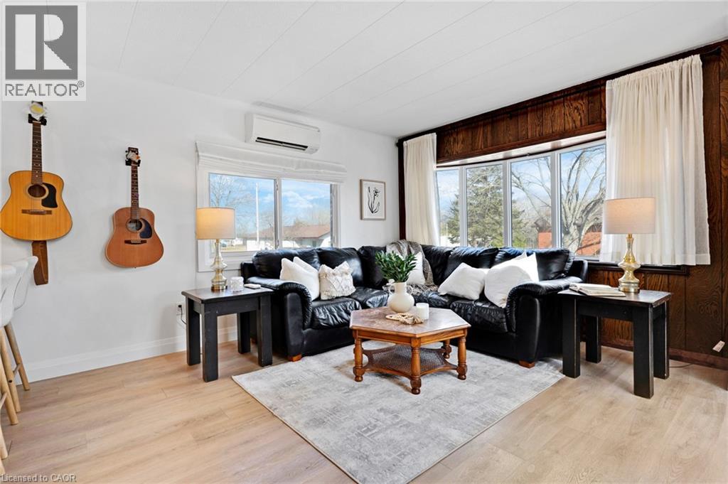 28 MACPHERSON Crescent, Flamborough, Ontario, N0B2J0 — Photo 7