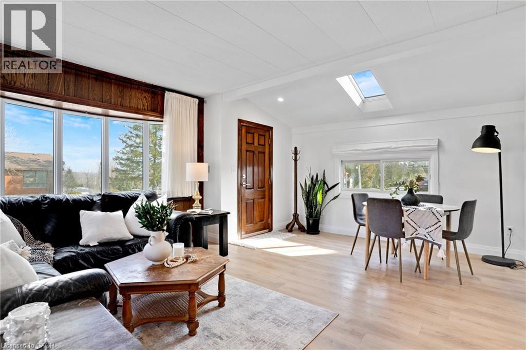 28 MACPHERSON Crescent, Flamborough, Ontario, N0B2J0 — Photo 9