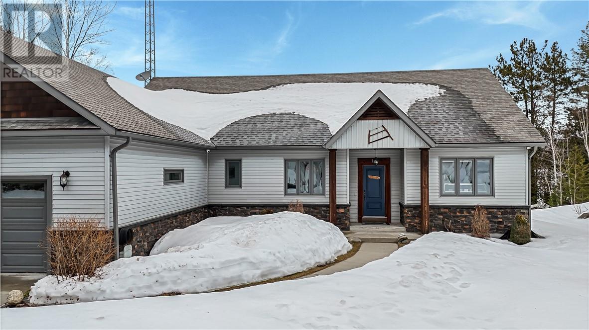 82 BOBCAT Trail W, Elliot Lake, Ontario, P5A2S9 — Photo 2