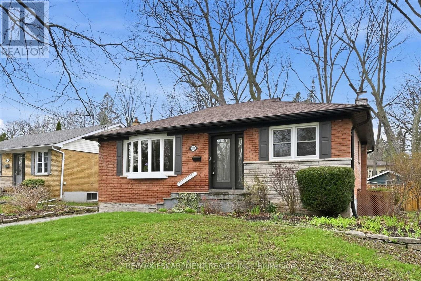 2191 MOUNT ROYAL AVENUE, Burlington (Mountainside), Ontario, L7P1R7 — Photo 2