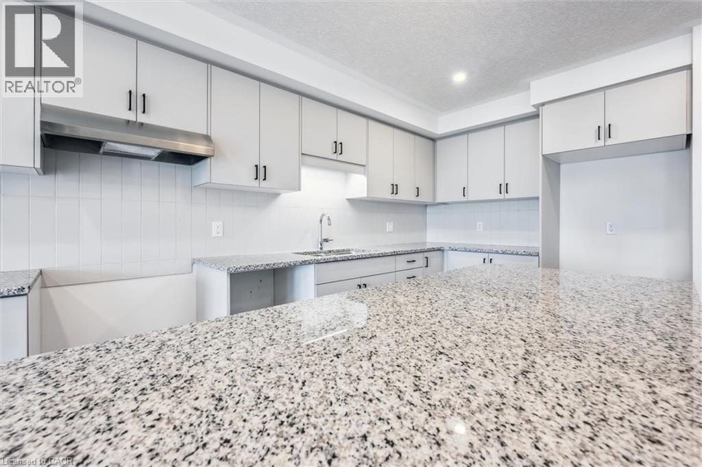 23 BENNINGER Drive, Kitchener, Ontario, N2E0K4 — Photo 11