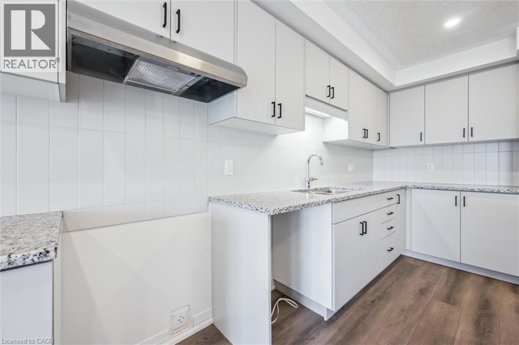 23 BENNINGER Drive, Kitchener, Ontario, N2E0K4 — Photo 12