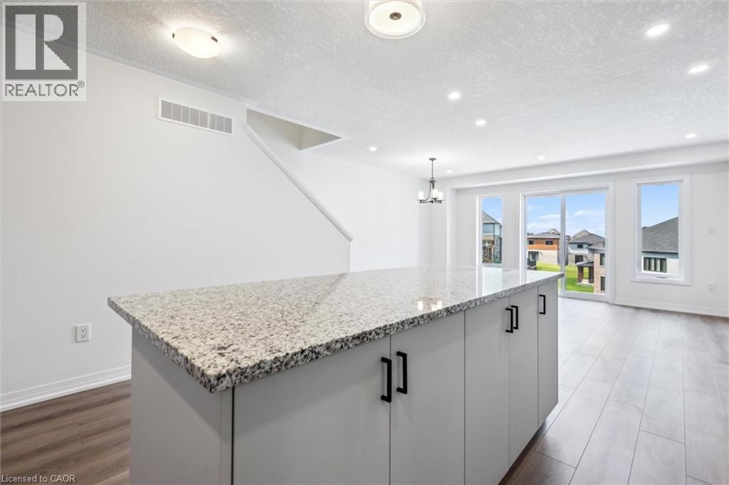 23 BENNINGER Drive, Kitchener, Ontario, N2E0K4 — Photo 13