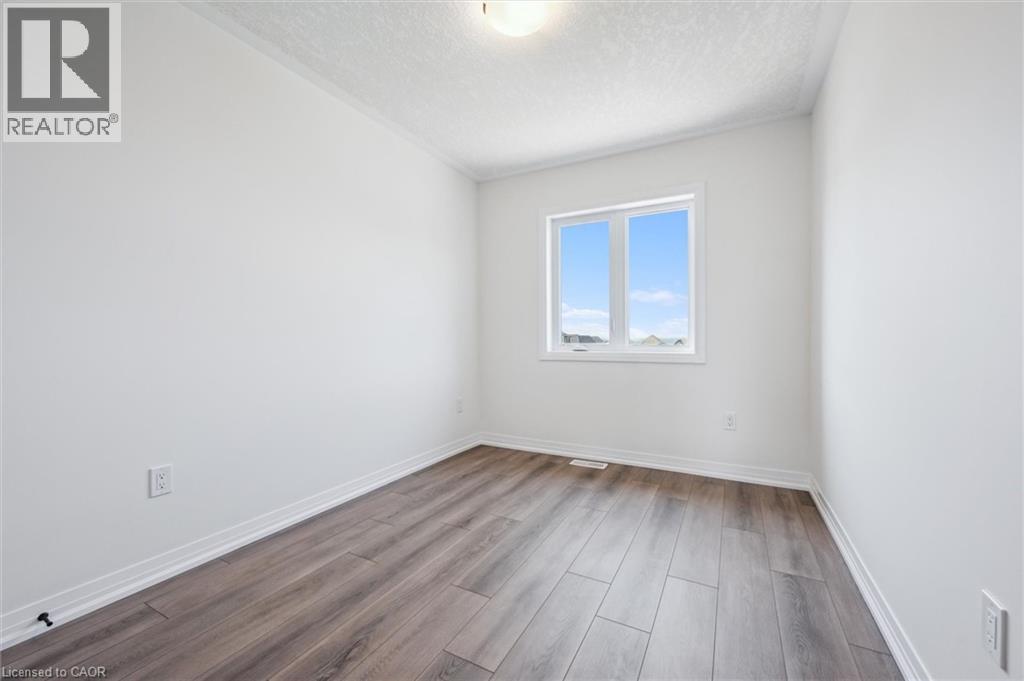 23 BENNINGER Drive, Kitchener, Ontario, N2E0K4 — Photo 15