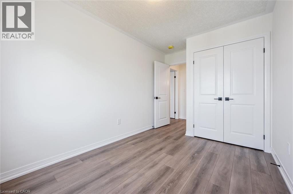 23 BENNINGER Drive, Kitchener, Ontario, N2E0K4 — Photo 16