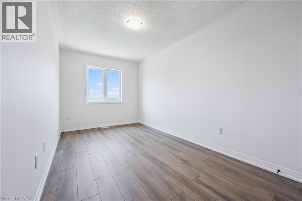 23 BENNINGER Drive, Kitchener, Ontario, N2E0K4 — Photo 17