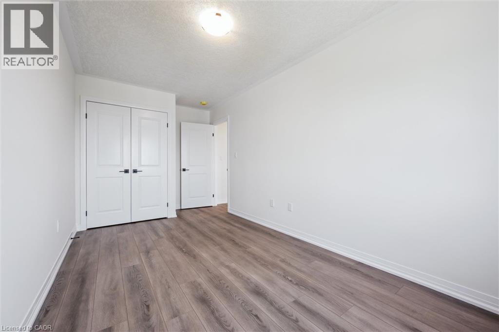 23 BENNINGER Drive, Kitchener, Ontario, N2E0K4 — Photo 18