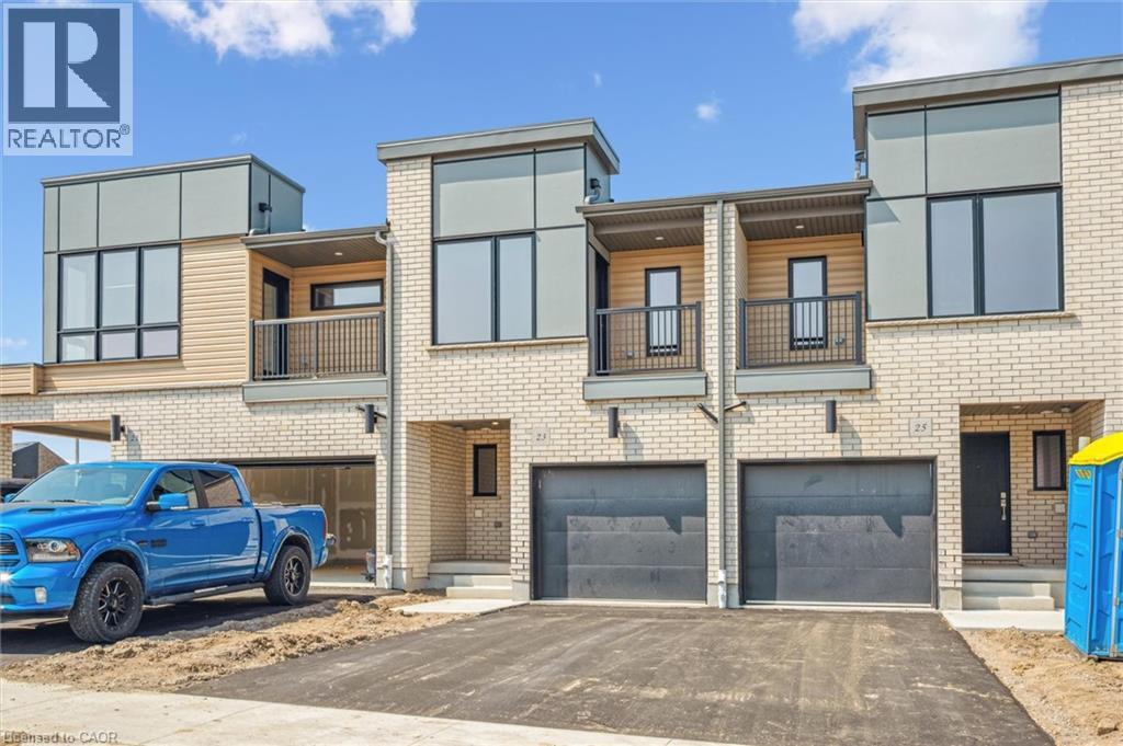 23 BENNINGER Drive, Kitchener, Ontario, N2E0K4 — Photo 2