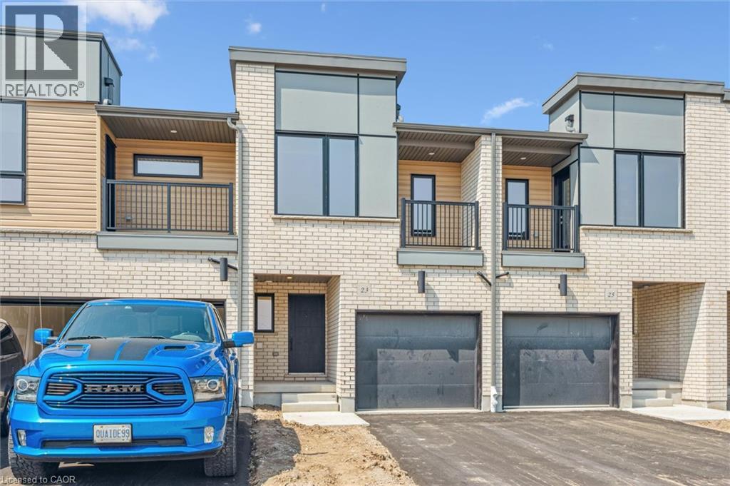 23 BENNINGER Drive, Kitchener, Ontario, N2E0K4 — Photo 3