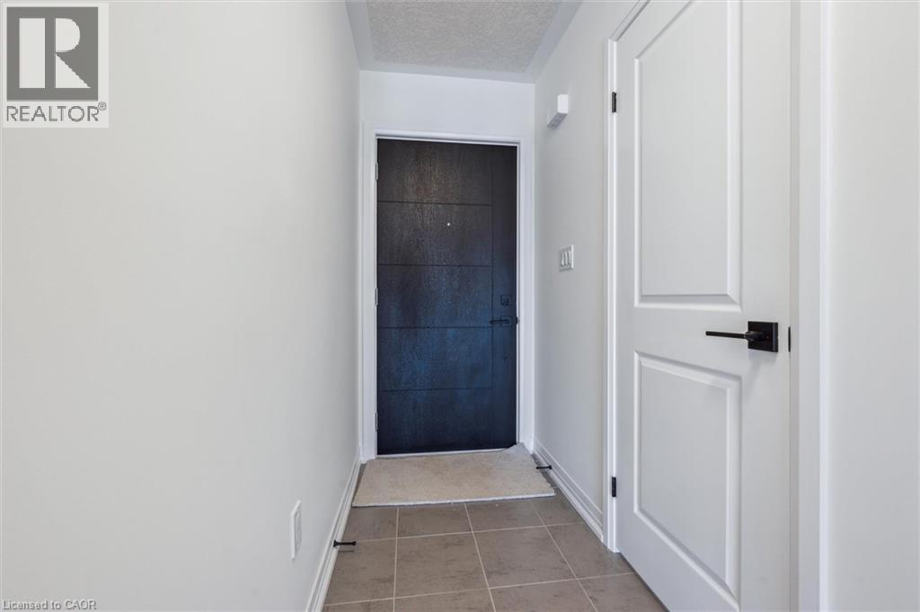 23 BENNINGER Drive, Kitchener, Ontario, N2E0K4 — Photo 5