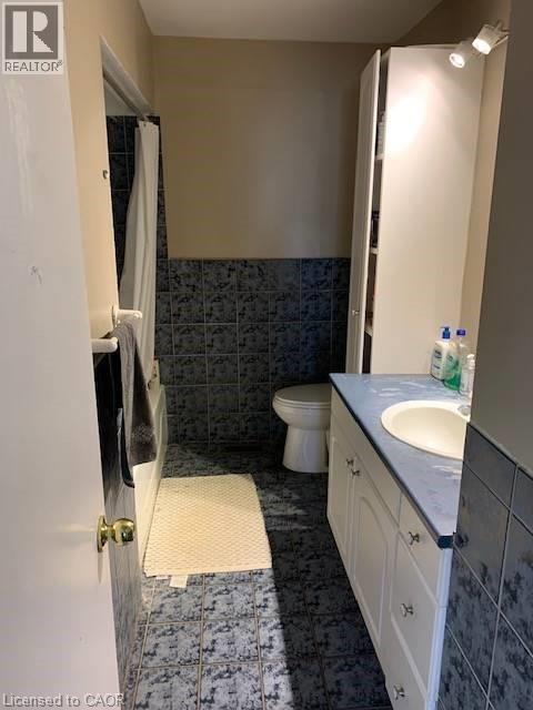 65 CARDILL Crescent Unit# A, Waterloo, Ontario, N2L3Y7 — Photo 12