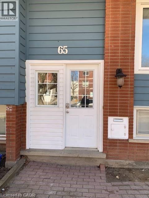 65 CARDILL Crescent Unit# A, Waterloo, Ontario, N2L3Y7 — Photo 5
