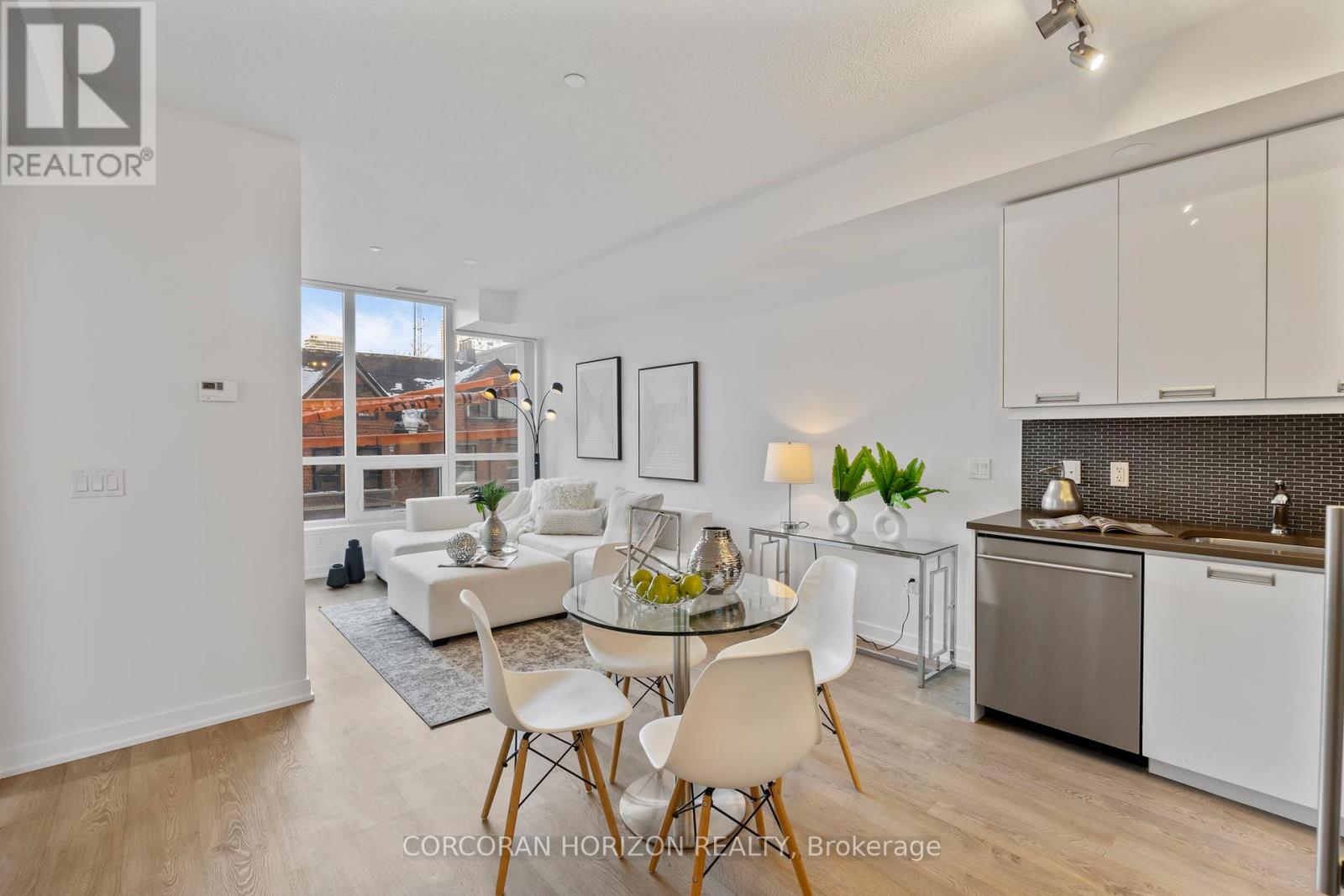 210 - 99 JOHN STREET, Toronto (Waterfront Communities), Ontario, M5V0S6 — Photo 9