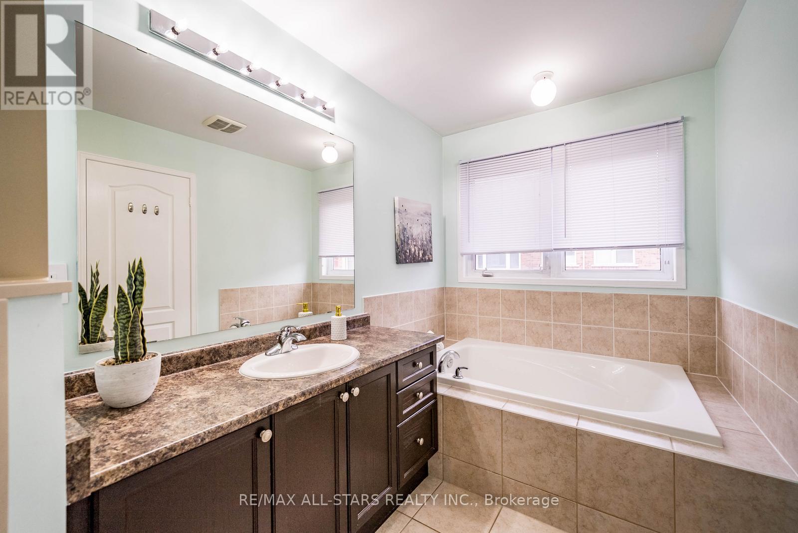 102 JOHN DAVIS GATE, Whitchurch-Stouffville (Stouffville), Ontario, L4A0B5 — Photo 16