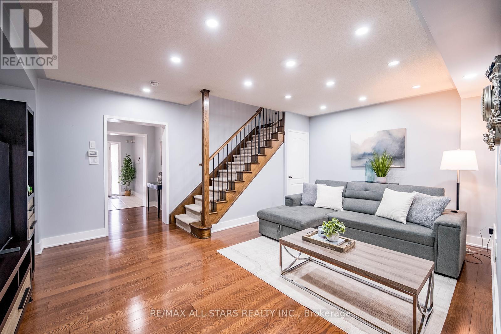 102 JOHN DAVIS GATE, Whitchurch-Stouffville (Stouffville), Ontario, L4A0B5 — Photo 6