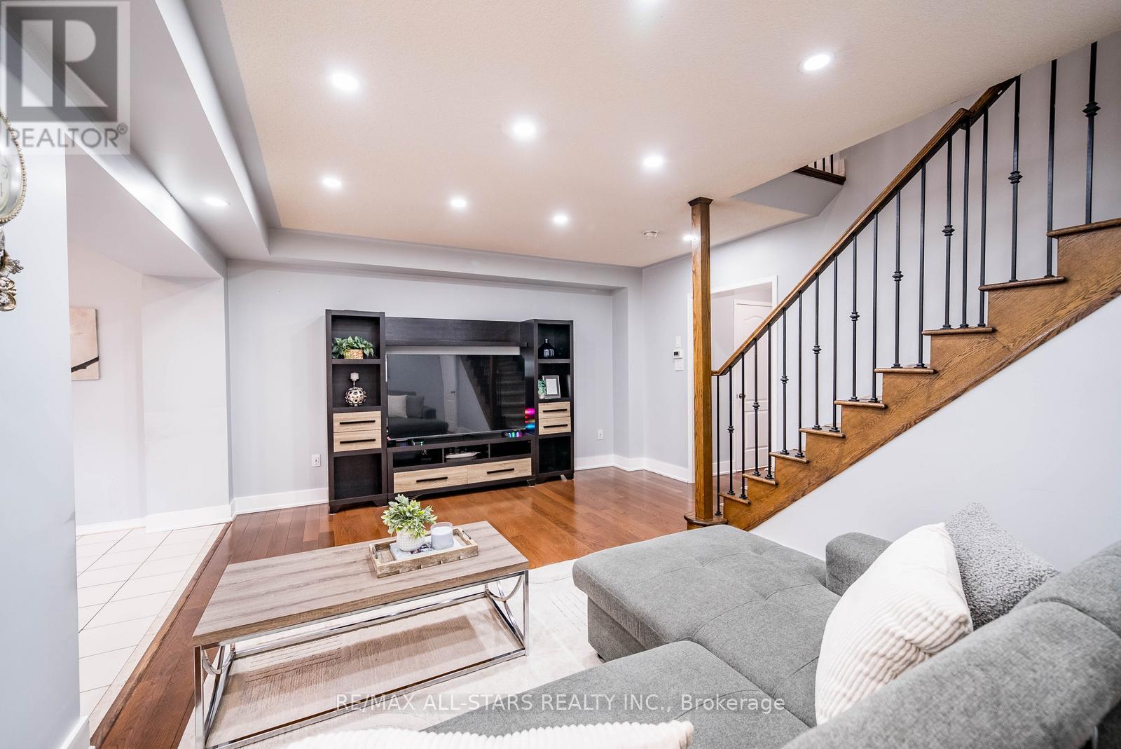 102 JOHN DAVIS GATE, Whitchurch-Stouffville (Stouffville), Ontario, L4A0B5 — Photo 8