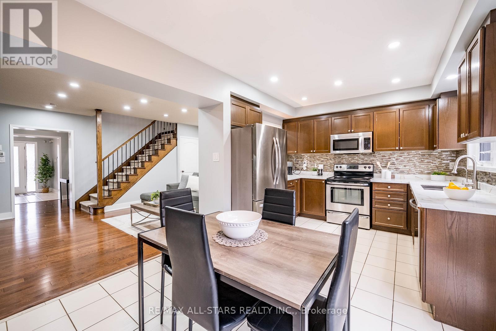 102 JOHN DAVIS GATE, Whitchurch-Stouffville (Stouffville), Ontario, L4A0B5 — Photo 9