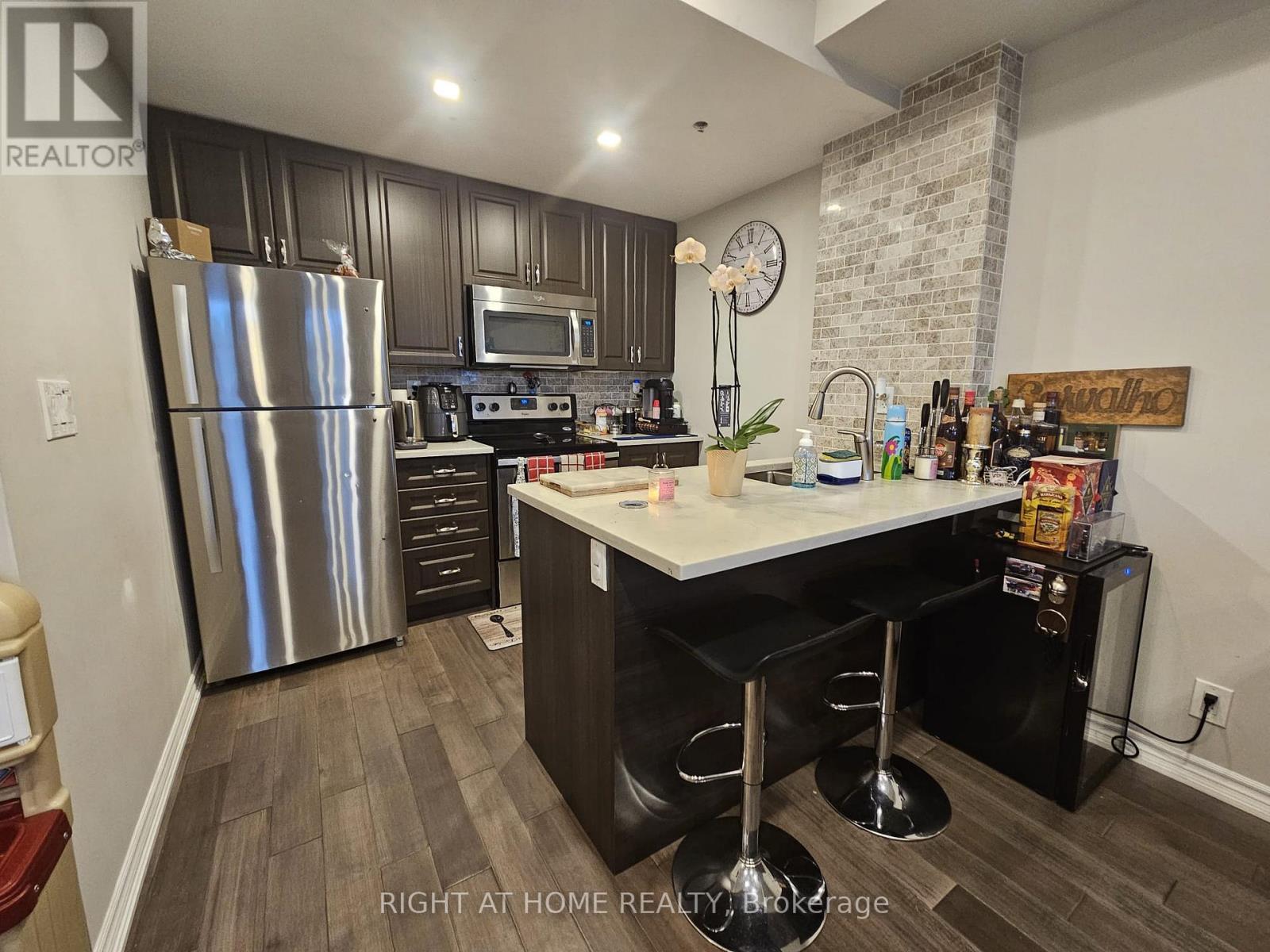 23 - 120 TWENTY FOURTH STREET, Toronto (Long Branch), Ontario, M8V0B8 — Photo 3