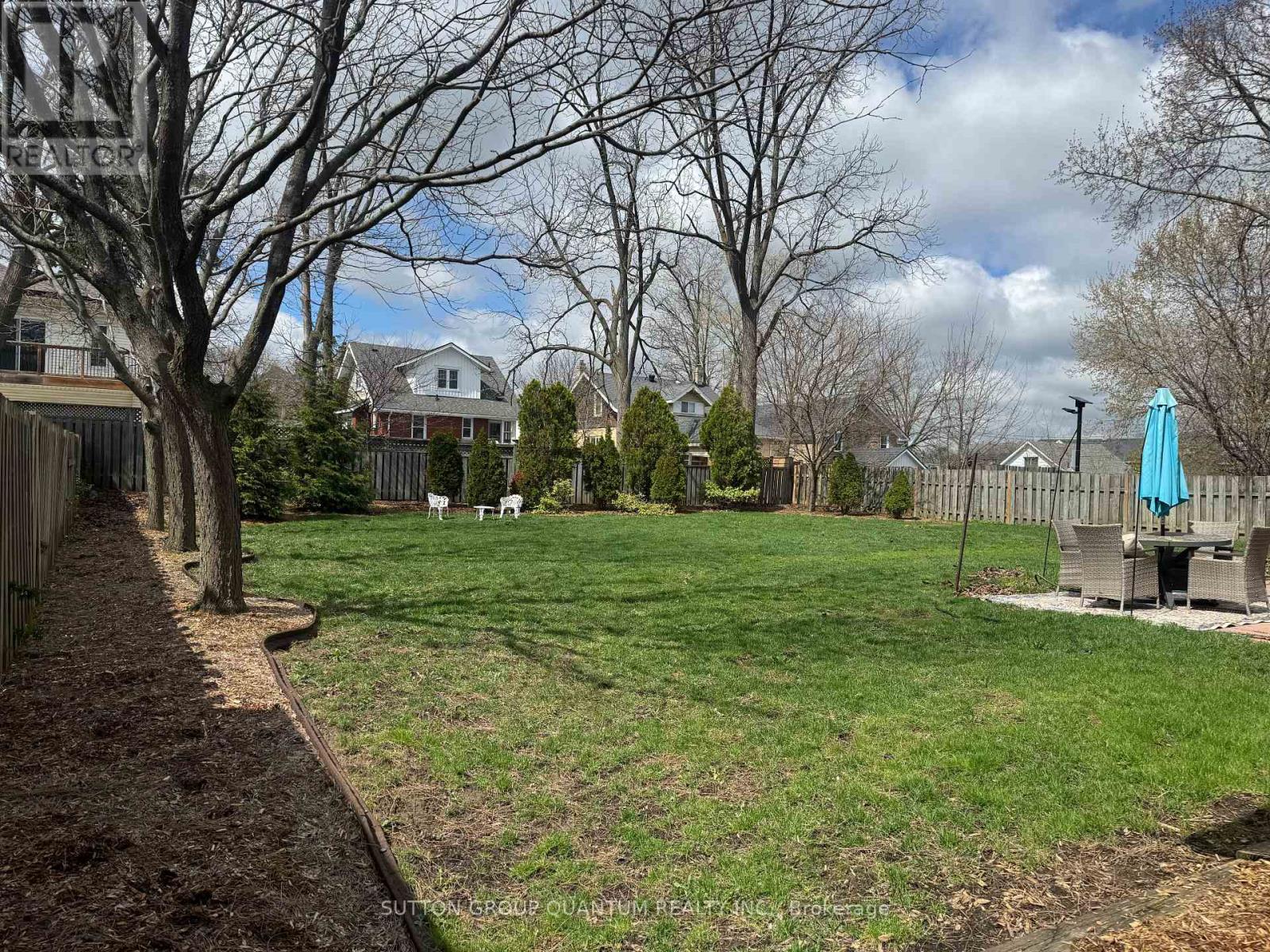 50 BARTON STREET, Hamilton (Waterdown), Ontario, L9H1N8 — Photo 3