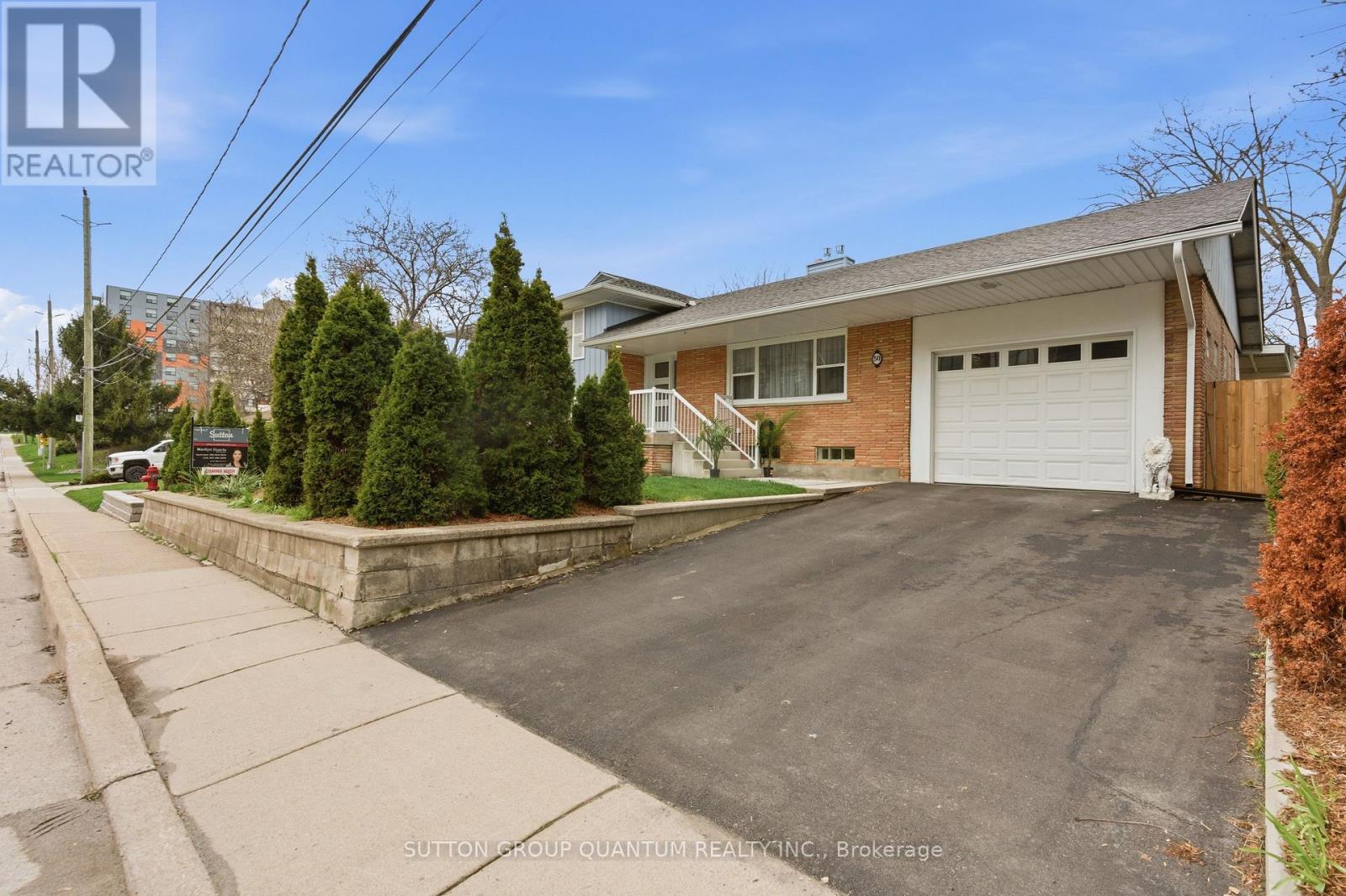 50 BARTON STREET, Hamilton (Waterdown), Ontario, L9H1N8 — Photo 4