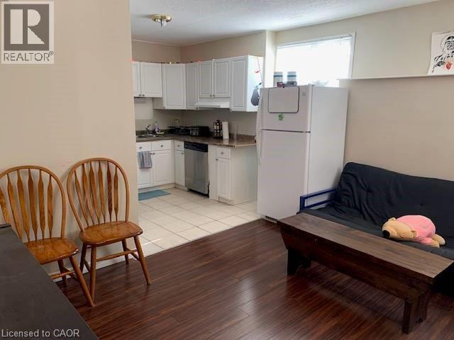 65 CARDILL Crescent Unit# B, Waterloo, Ontario, N2L3Y7 — Photo 3
