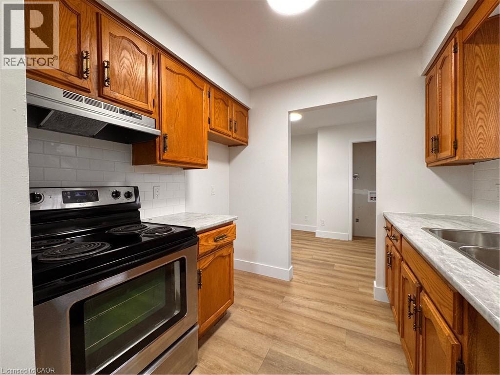 23 ARROWHEAD Crescent Unit# Upper, Kitchener, Ontario, N2P1C1 — Photo 7