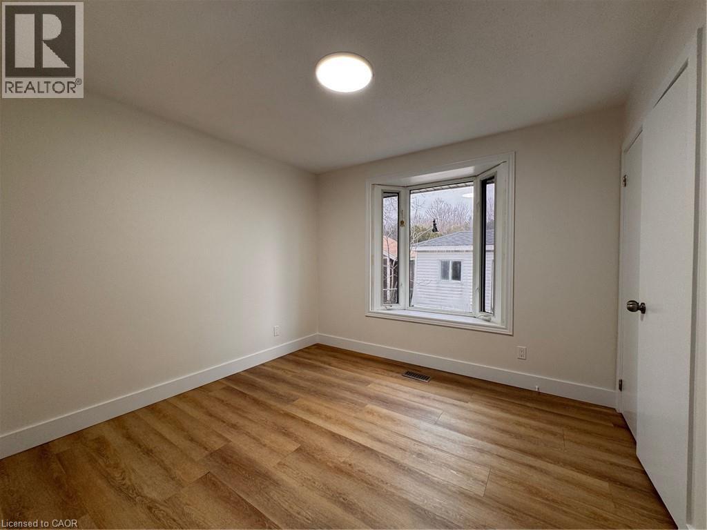 23 ARROWHEAD Crescent Unit# Upper, Kitchener, Ontario, N2P1C1 — Photo 8