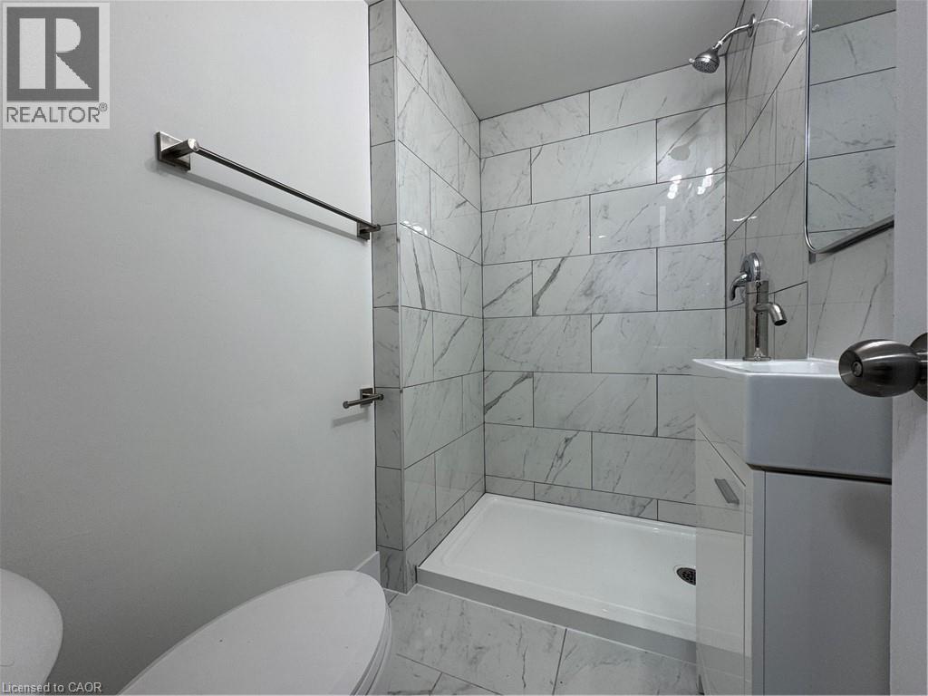 12 ARROWHEAD Place Unit# Lower, Kitchener, Ontario, N2P1C2 — Photo 3