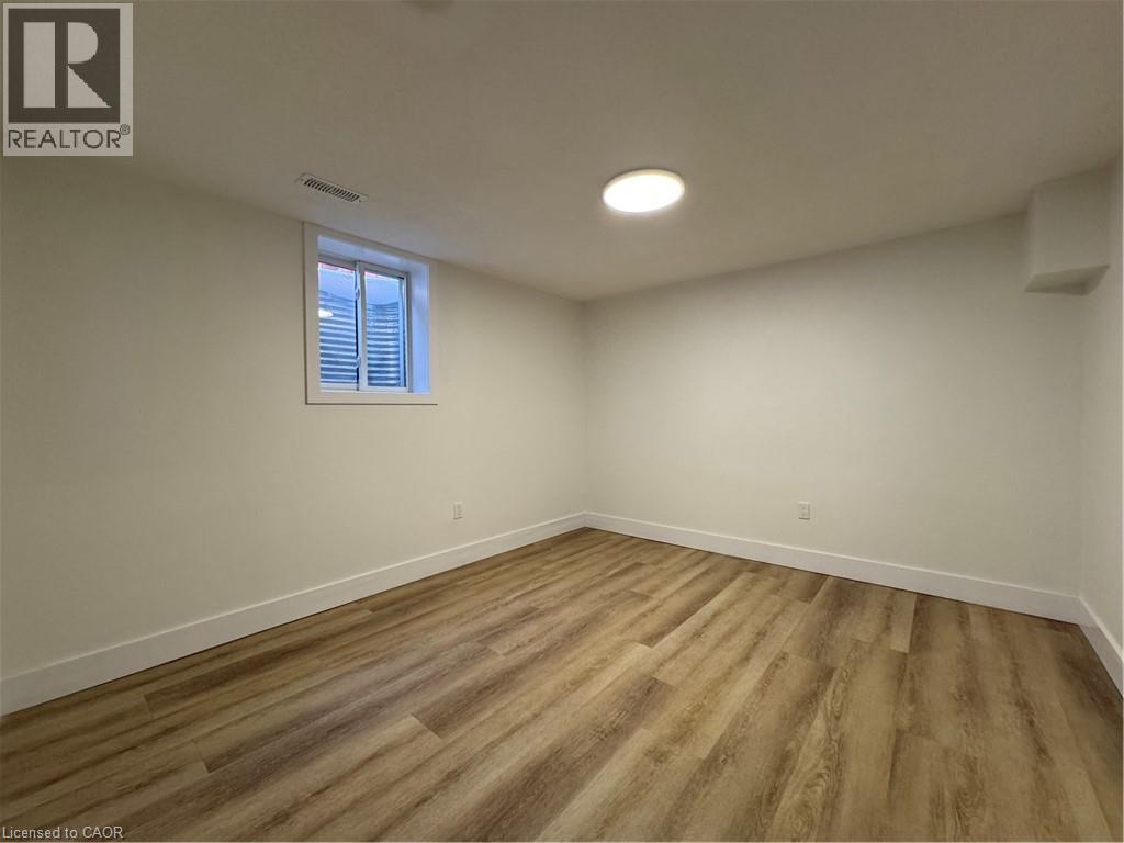 12 ARROWHEAD Place Unit# Lower, Kitchener, Ontario, N2P1C2 — Photo 8