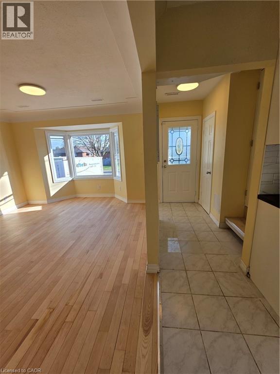 62 RICHWILL Road Unit# Upper, Hamilton, Ontario, L9C1S3 — Photo 3